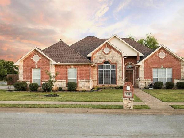 609 Acorn Street, Pilot Point, TX 76258