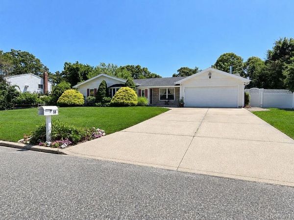 53 Orleans Green , Coram, NY 11727