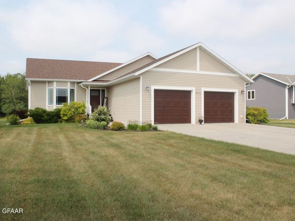2011 WASHINGTON Avenue, Thief River Falls, MN 56701