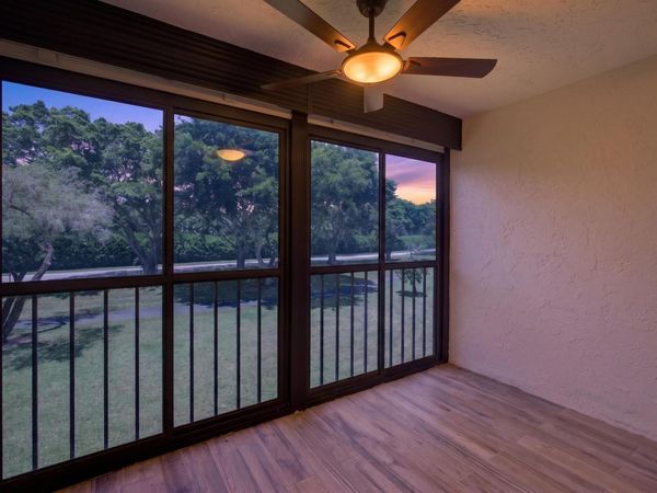 6935 Huntington Lane, Unit 207, Delray Beach, FL 33446