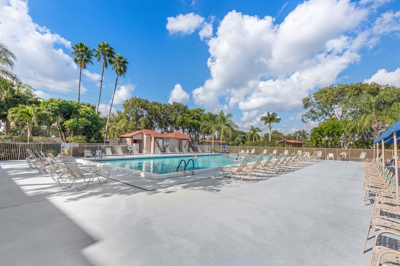 6935 Huntington Lane, Unit 207, Delray Beach, FL 33446 Photo