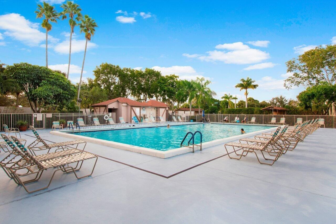 6935 Huntington Lane, Unit 207, Delray Beach, FL 33446 Photo