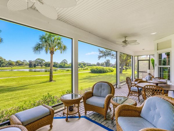 700 SUMMERWOOD Lane SW, Vero Beach, FL 32962