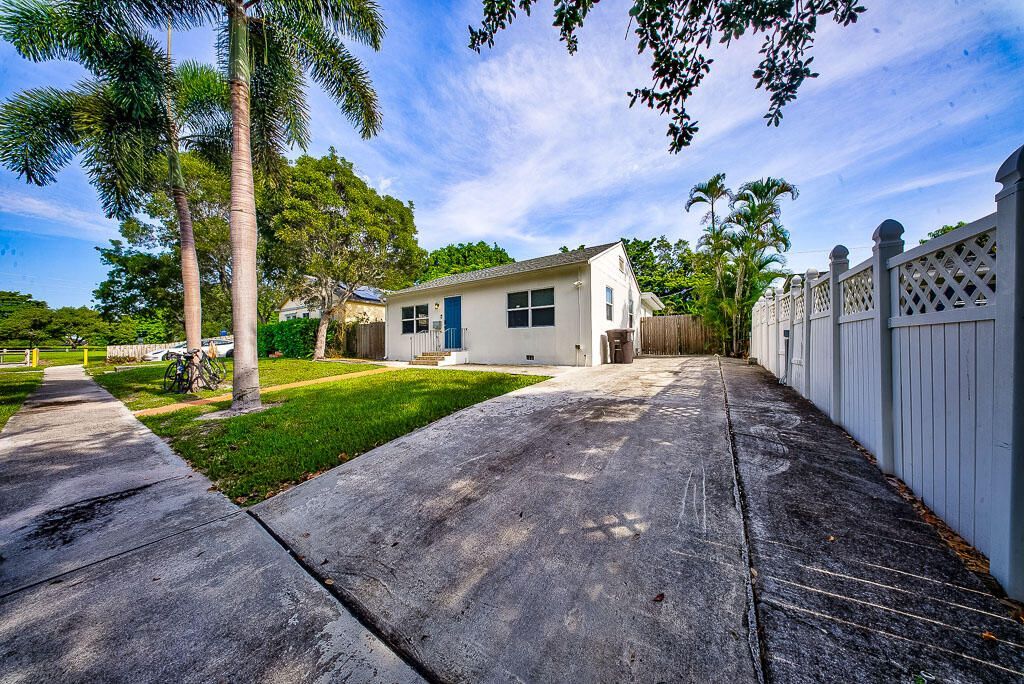 827 Nathan Hale Road, West Palm Beach, FL 33405 Photo