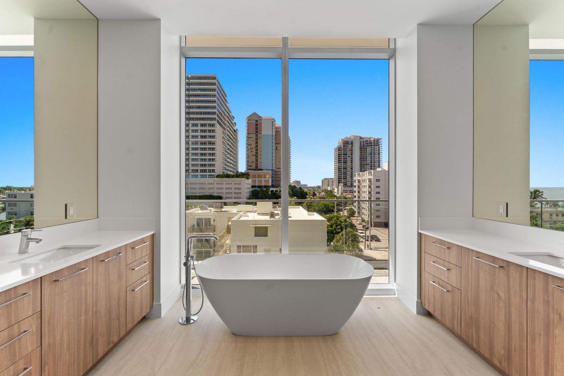 153 N Seabreeze Boulevard N, Unit 402-S, Fort Lauderdale, FL 33304 Photo