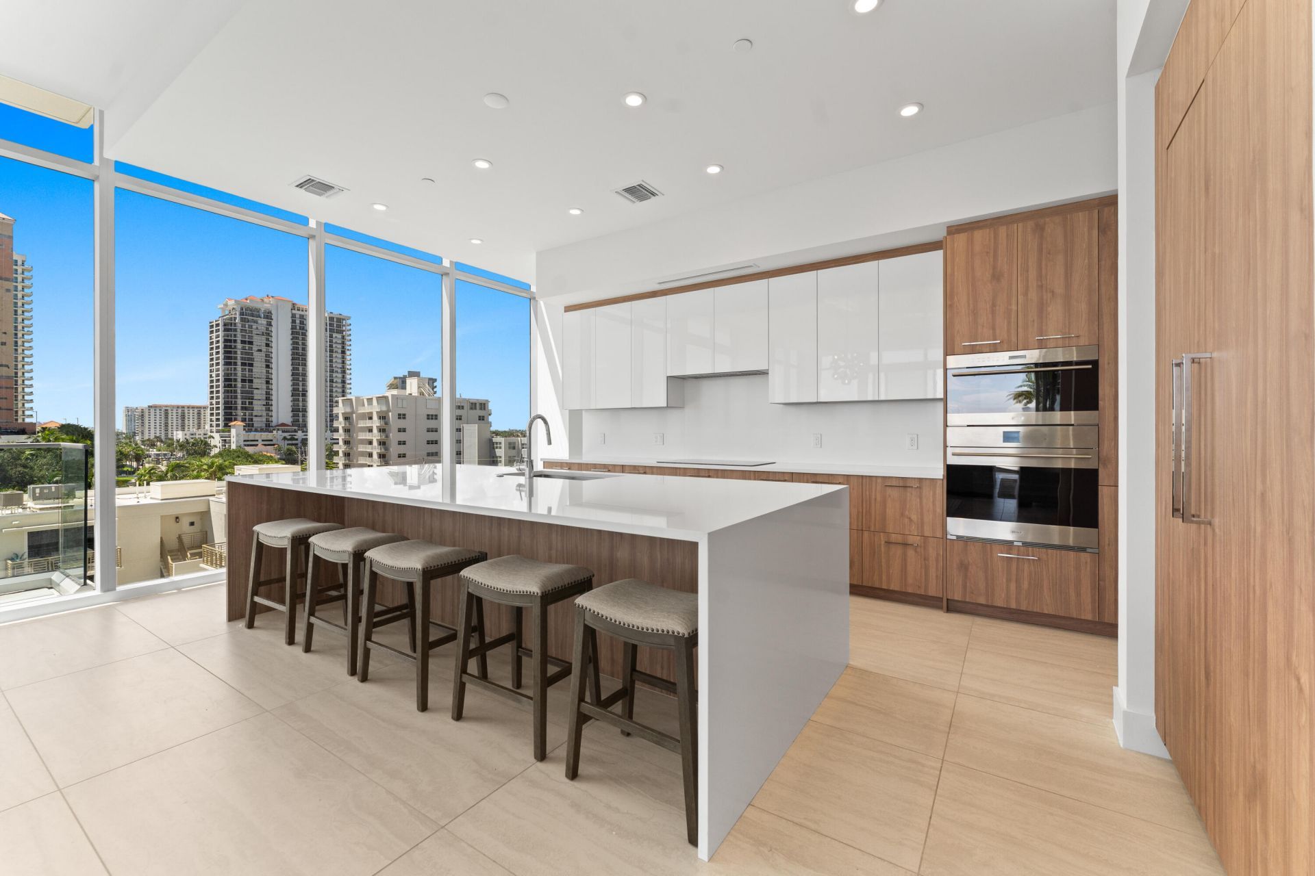 153 N Seabreeze Boulevard N, Unit 402-S, Fort Lauderdale, FL 33304 Photo