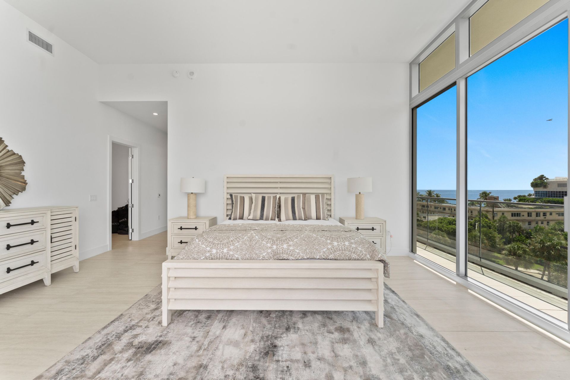 153 N Seabreeze Boulevard N, Unit 402-S, Fort Lauderdale, FL 33304 Photo