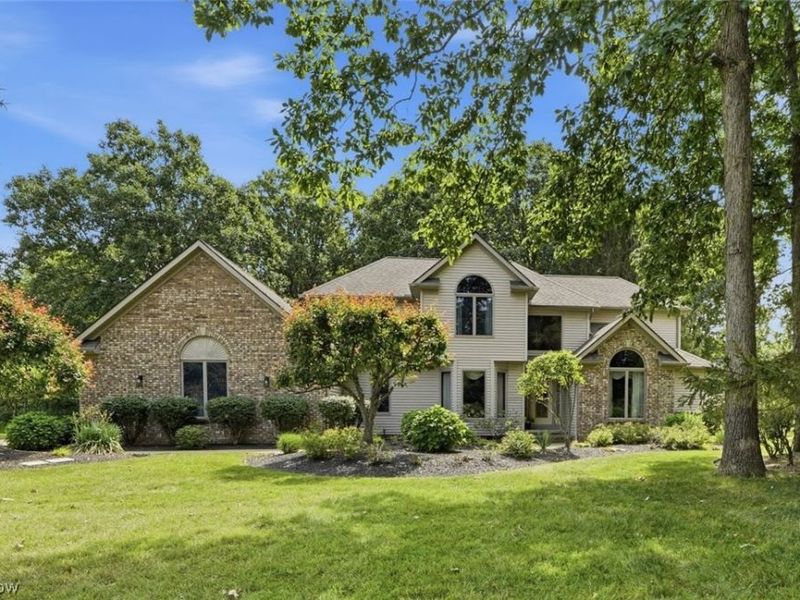 6435 Suzanne Lane, Solon, OH 44139 Photo 2