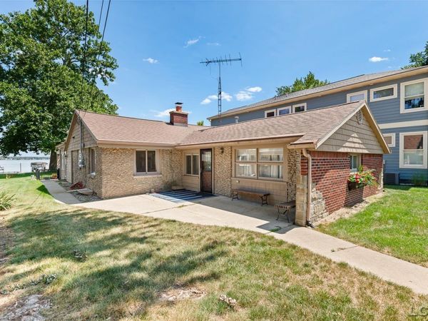 10140 Devils Lake , Manitou Beach, MI 49253