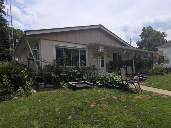 607 oak , Hudson, MI 49247