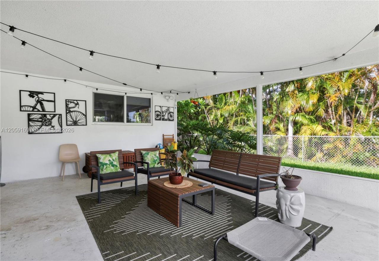 904 SW 3rd Ave, Hallandale Beach, FL 33009 Photo