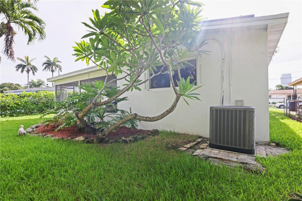 904 SW 3rd Ave, Hallandale Beach, FL 33009 Photo