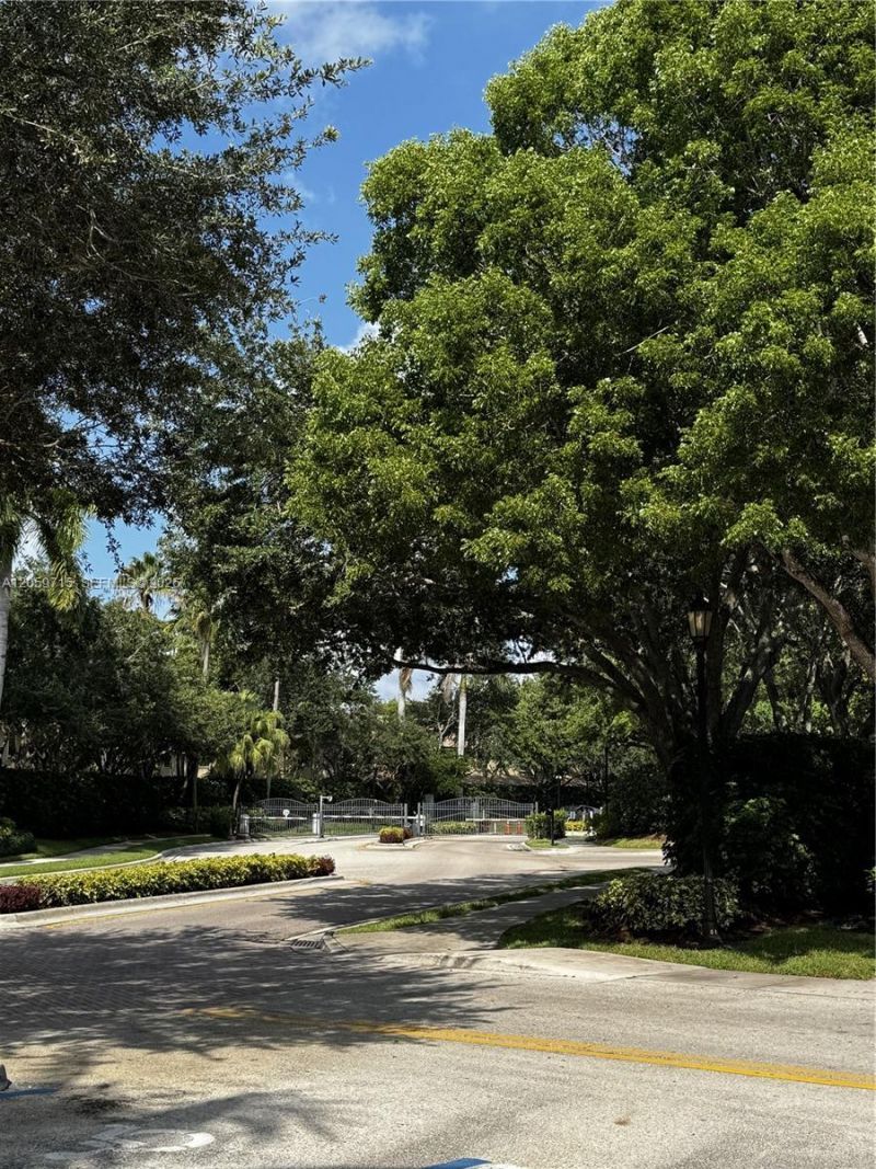 3919 Tree Top, Unit 3919, Weston, FL 33332 Photo