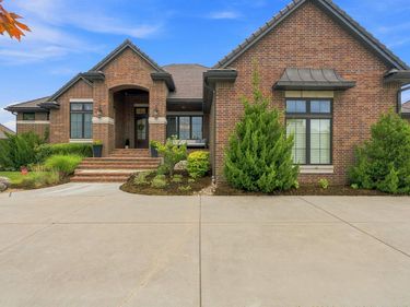 2126 N Clear Creek, Wichita, KS 67230