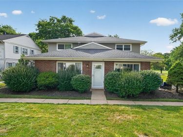 3826 Twin Pines Drive, Green, OH 44685