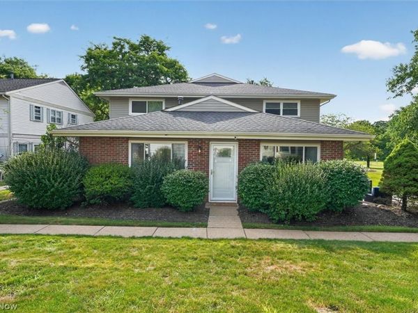 3826 Twin Pines Drive , Green, OH 44685