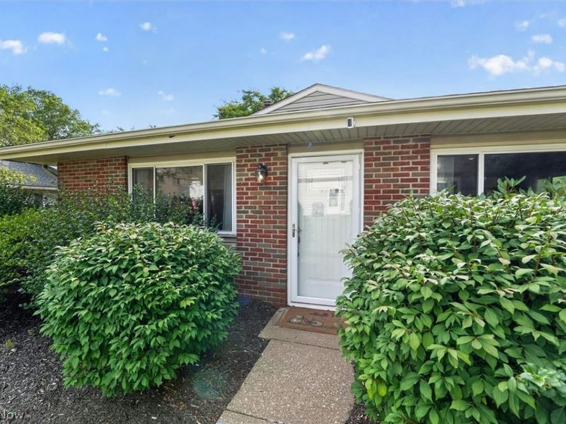 3826 Twin Pines Drive , Green, OH 44685 Photo 3