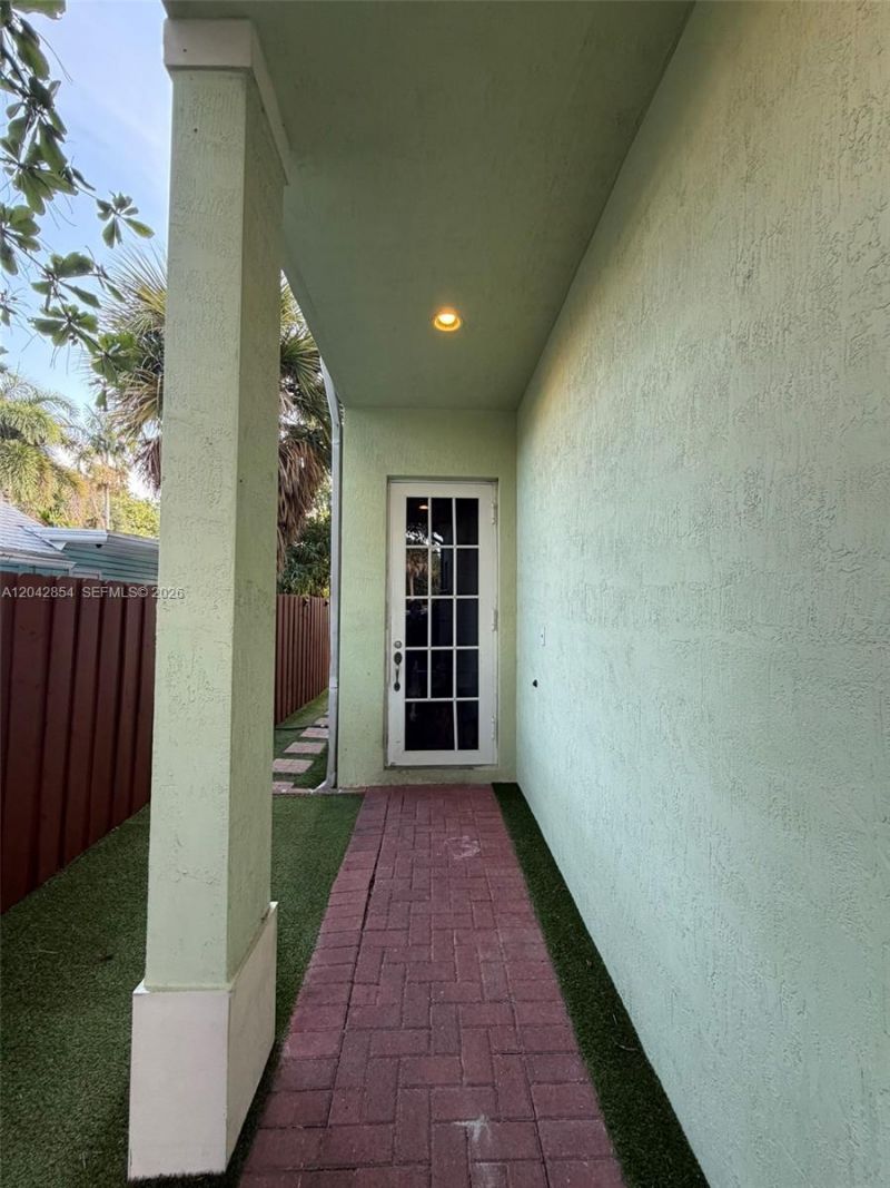 1321 NE 5th Ter , Fort Lauderdale, FL 33304 Photo