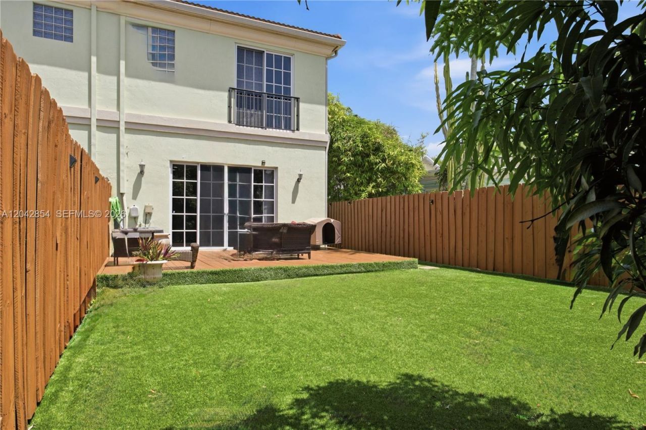 1321 NE 5th Ter, Fort Lauderdale, FL 33304 Photo