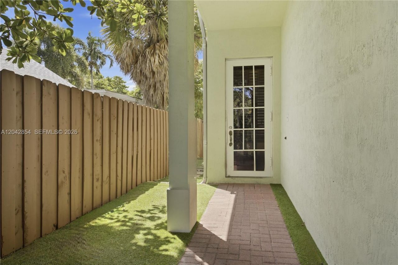 1321 NE 5th Ter, Fort Lauderdale, FL 33304 Photo