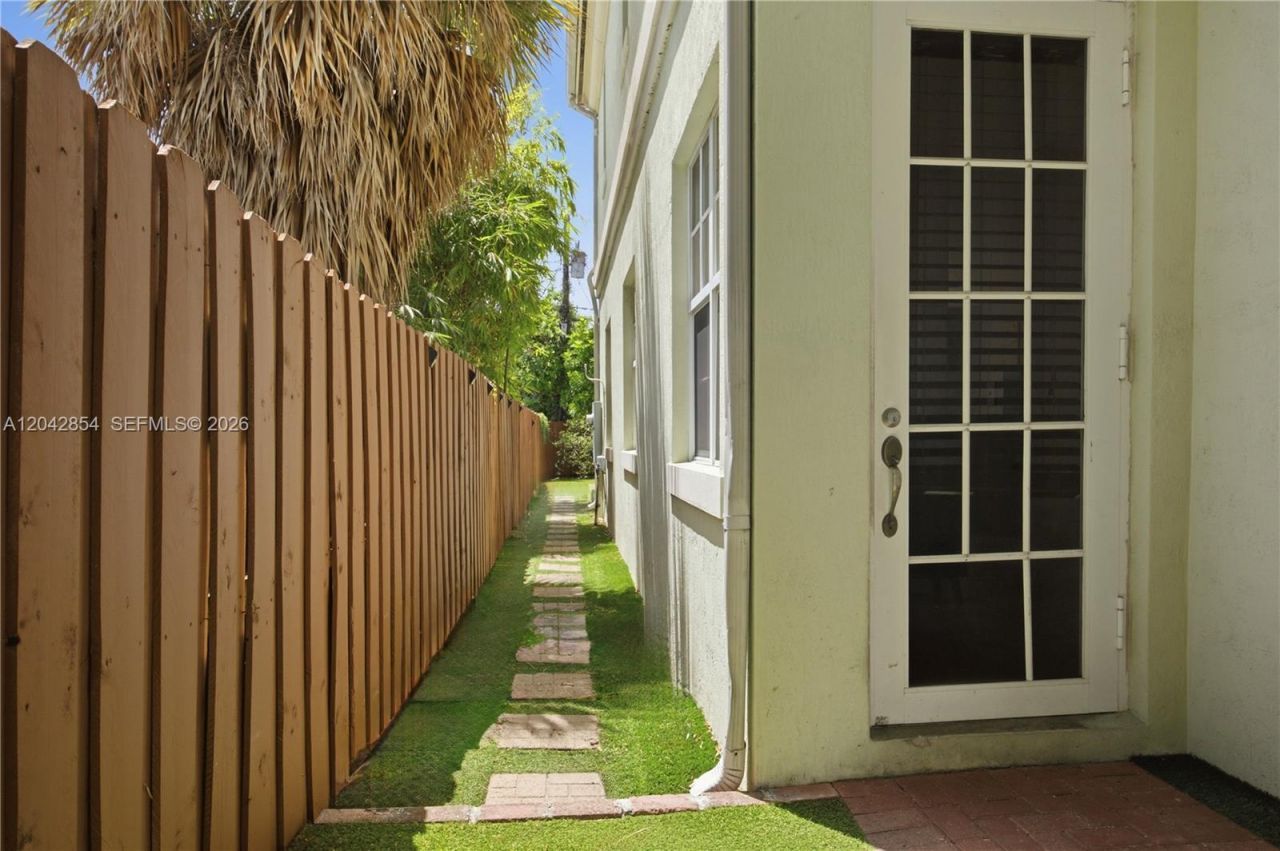 1321 NE 5th Ter, Fort Lauderdale, FL 33304 Photo