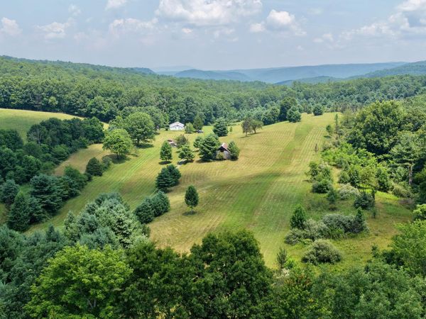 1227 Keister Rd, Lewisburg, WV 24901