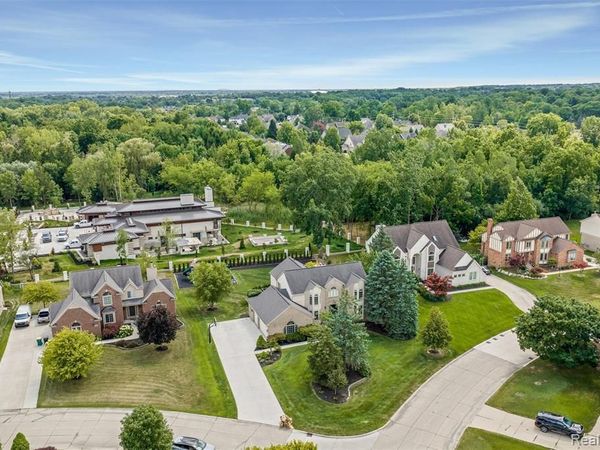 37071 Aspen Drive , Farmington Hills, MI 48335