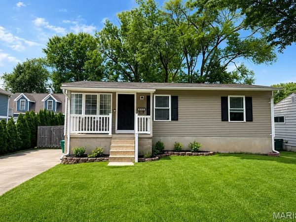 835 N Forest Avenue , St Louis, MO 63119