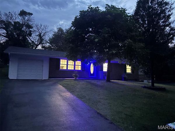 24 Sandy Drive, St Louis, MO 63010