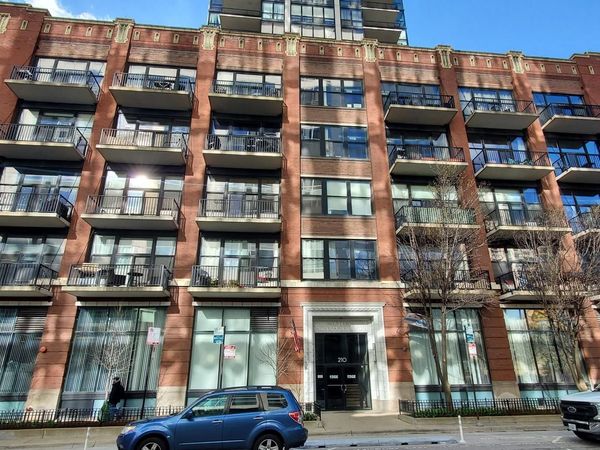 210 S Desplaines Street, Unit 512, Chicago, IL 60661