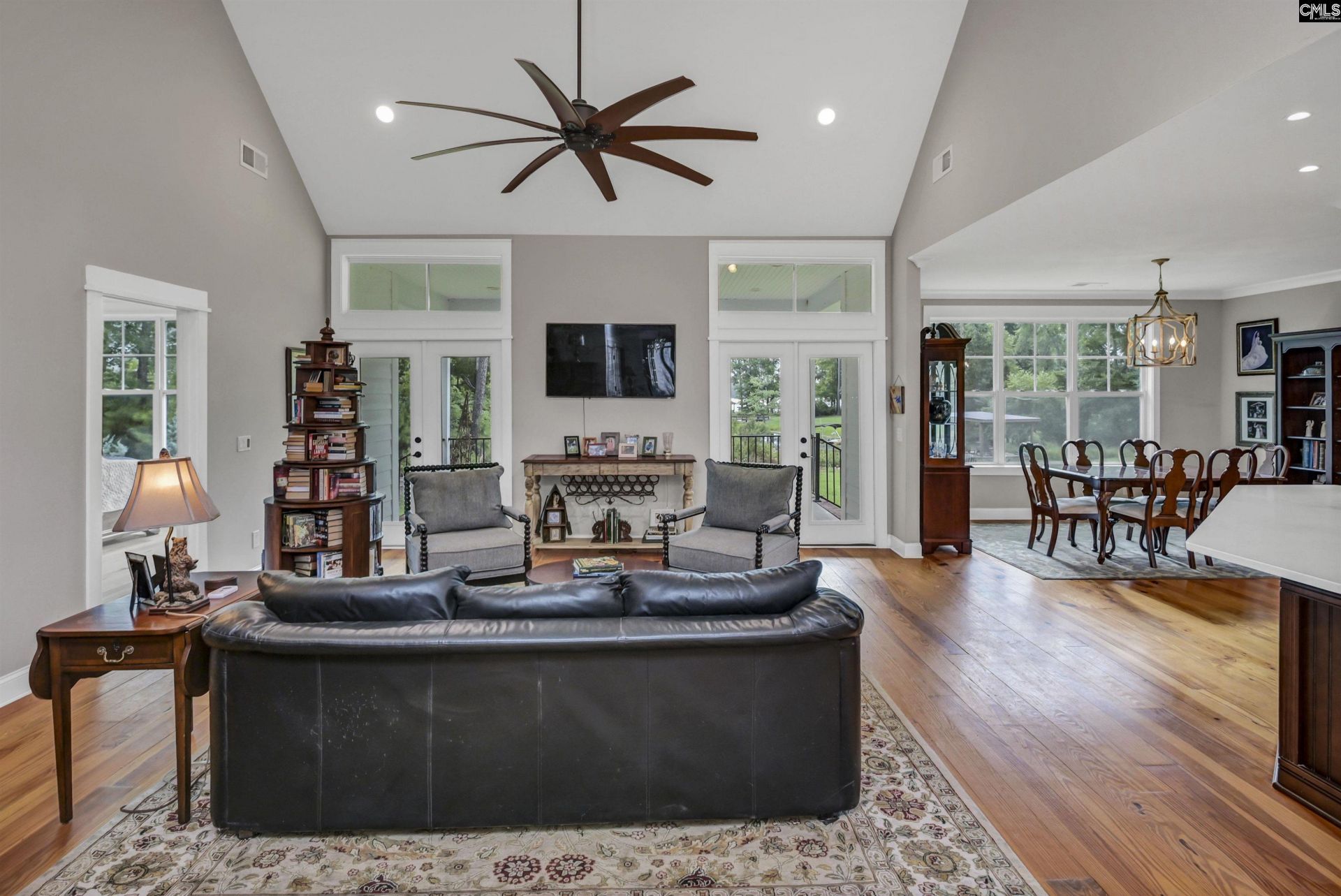 219 Hay Lee Drive  Photo 4