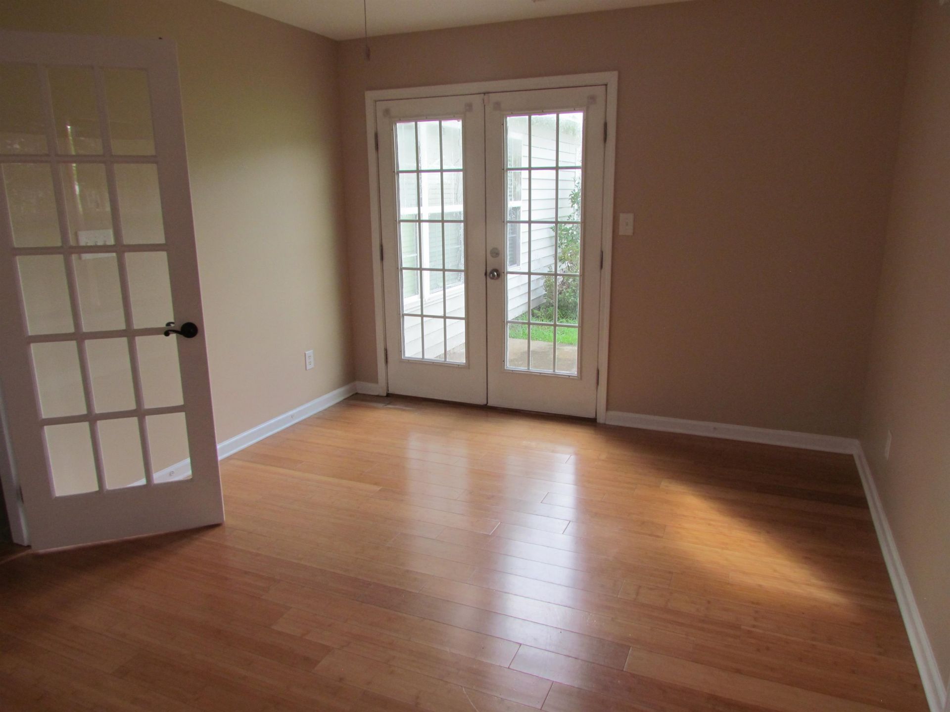223 Whitchurch St.  Photo 11