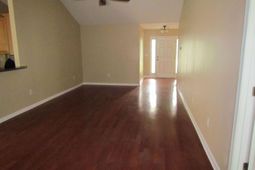 223 Whitchurch St.  photo 4