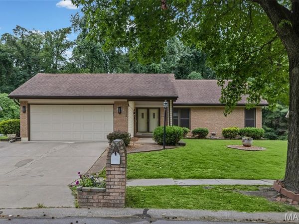 5172 Trailbend Drive , Florissant, MO 63033