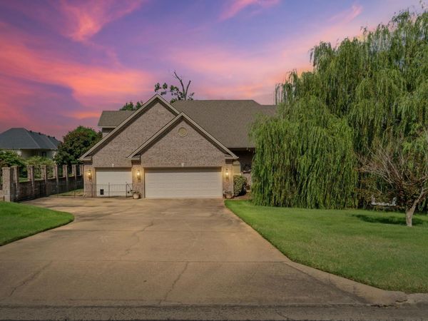 7225 E Worth Ave, Benton, AR 72019