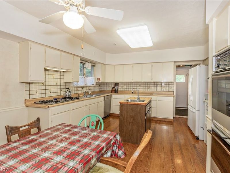 2657 Edgehill Road, Cleveland Heights, OH 44106 Photo 14