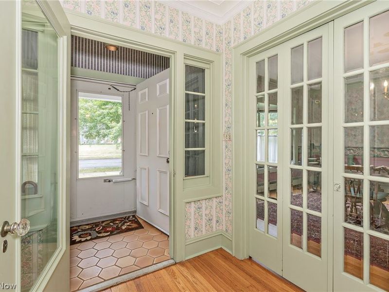 2657 Edgehill Road, Cleveland Heights, OH 44106 Photo 2