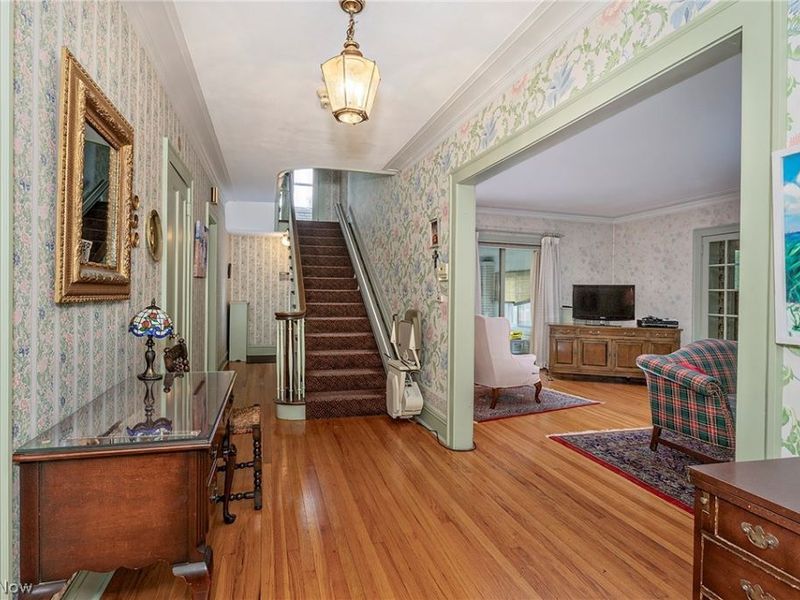 2657 Edgehill Road, Cleveland Heights, OH 44106 Photo 3