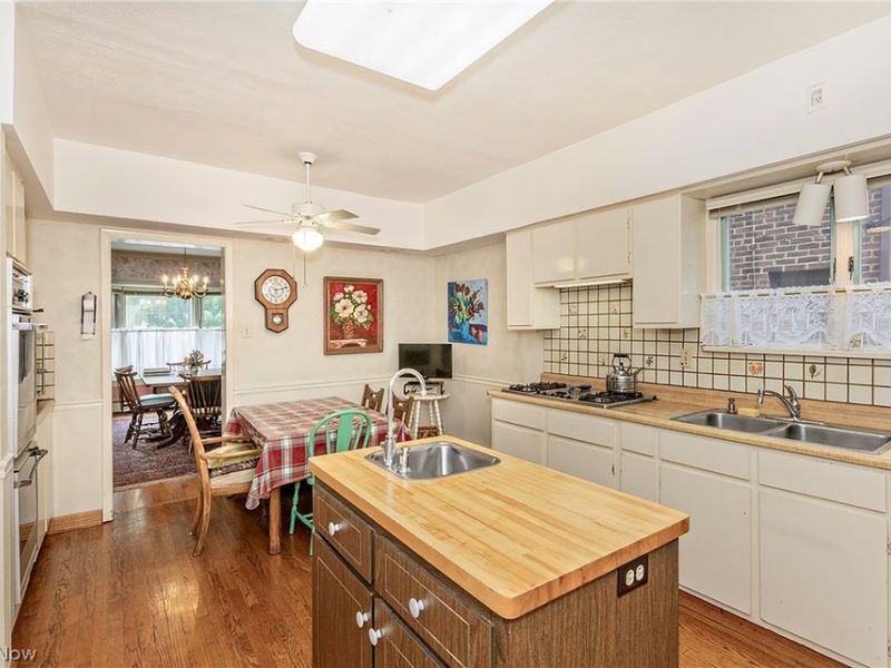 2657 Edgehill Road, Cleveland Heights, OH 44106 Photo 5