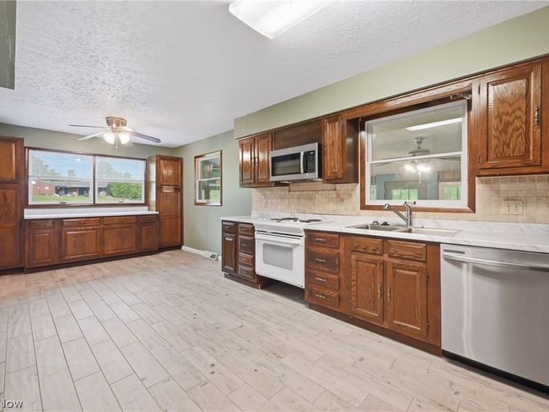 1501 Ohltown Mcdonald Road, Mineral Ridge, OH 44440 Photo 10
