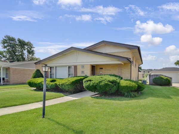 4513 W 102nd Street , Oak Lawn, IL 60453