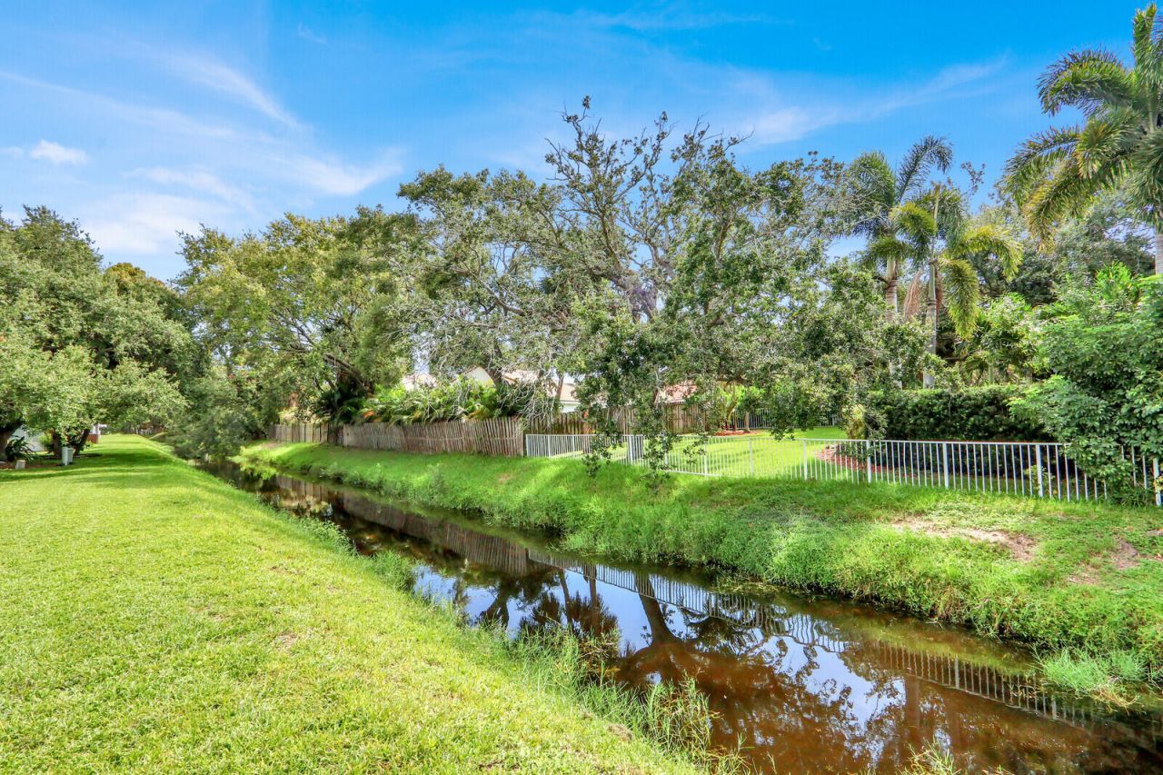 10084 Meridian Way N, Unit 4, Palm Beach Gardens, FL 33410 Photo