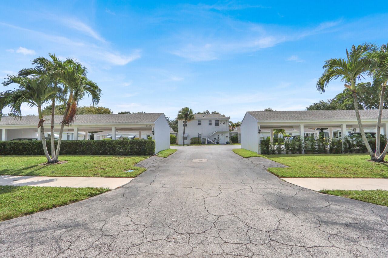 10084 Meridian Way N, Unit 4, Palm Beach Gardens, FL 33410 Photo
