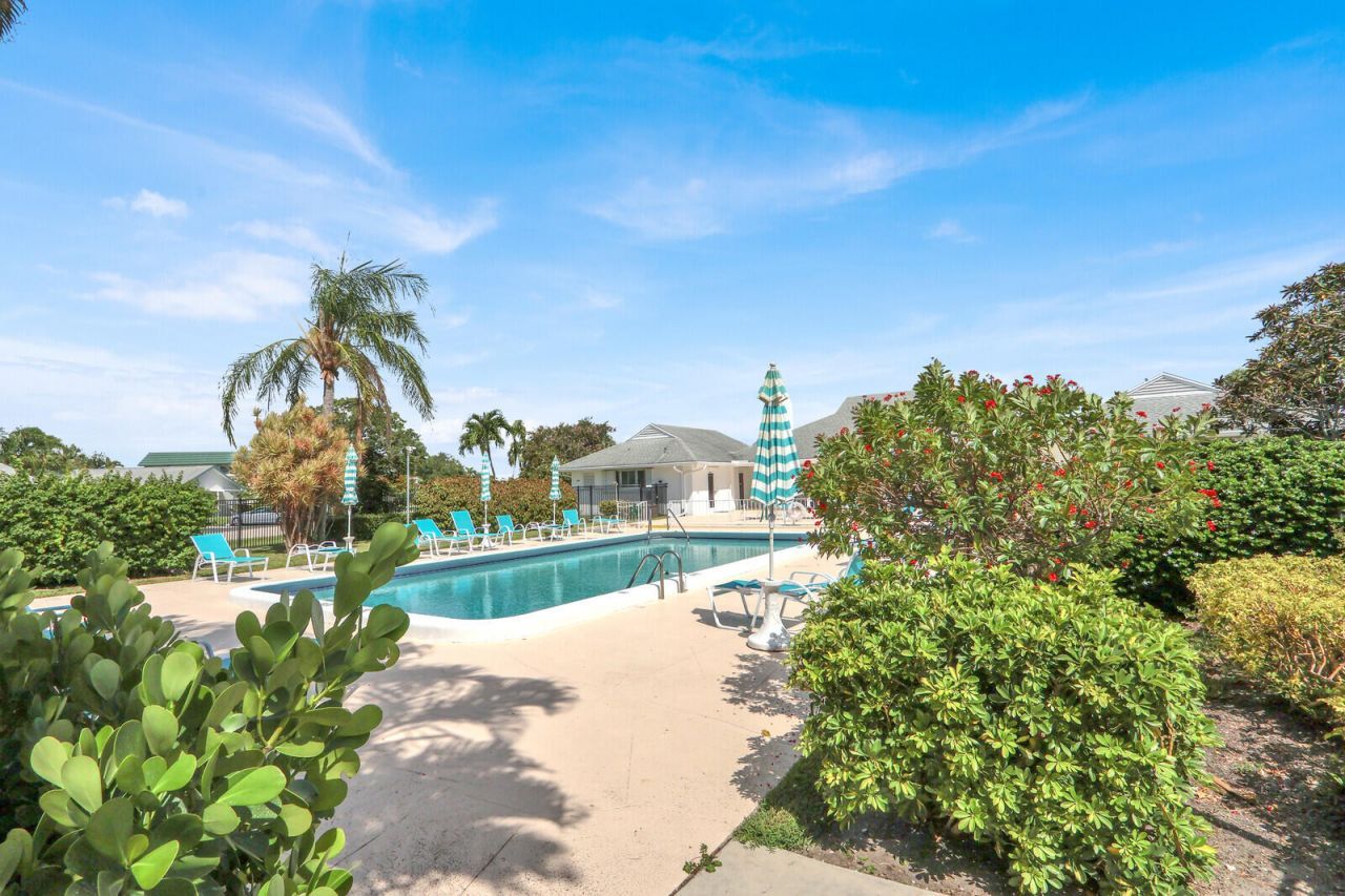 10084 Meridian Way N, Unit 4, Palm Beach Gardens, FL 33410 Photo