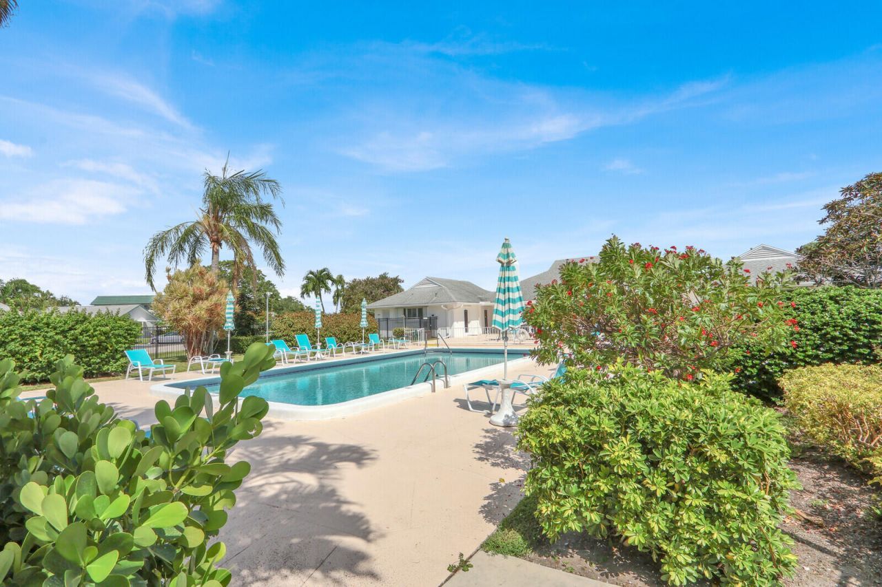10084 Meridian Way N, Unit 4, Palm Beach Gardens, FL 33410 Photo