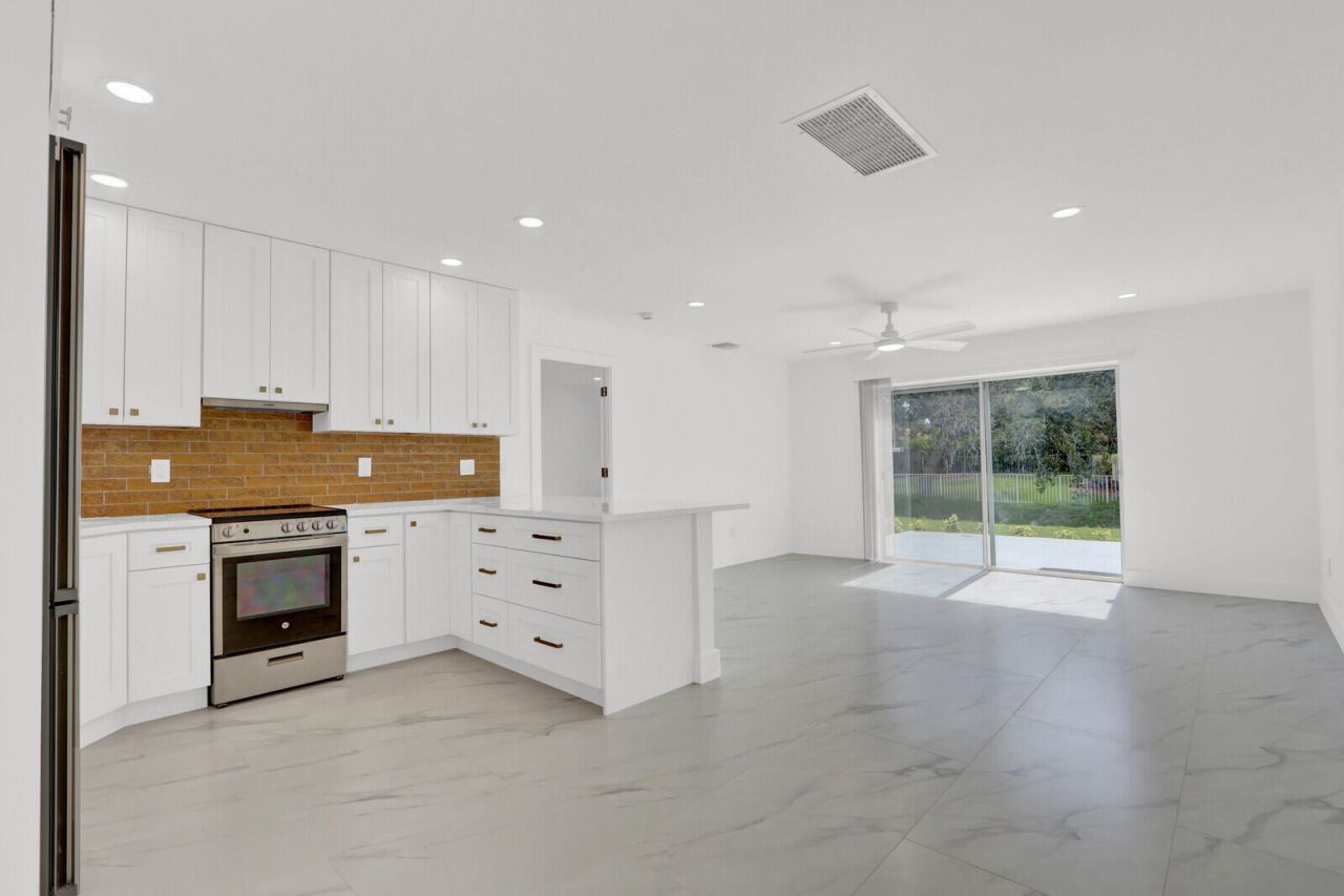 10084 Meridian Way N, Unit 4, Palm Beach Gardens, FL 33410 Photo
