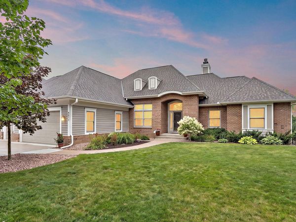 8072 Enclave Circle, Woodbury, MN 55125
