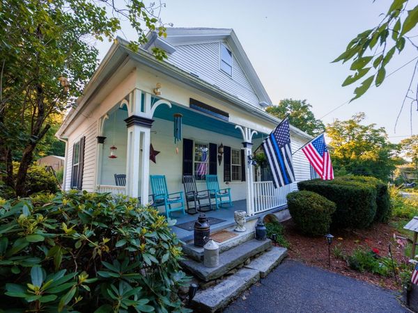 33 Coldbrook Road, Oakham, MA 01068