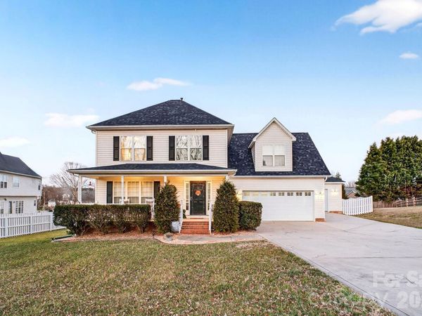 121 Guernsey Court, Dallas, NC 28034
