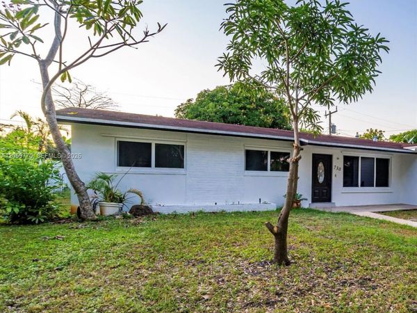 730 NW 77th Way , Pembroke Pines, FL 33024